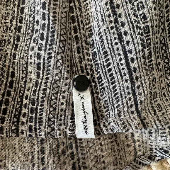 One Teaspoon Top - Picture 2 of 5